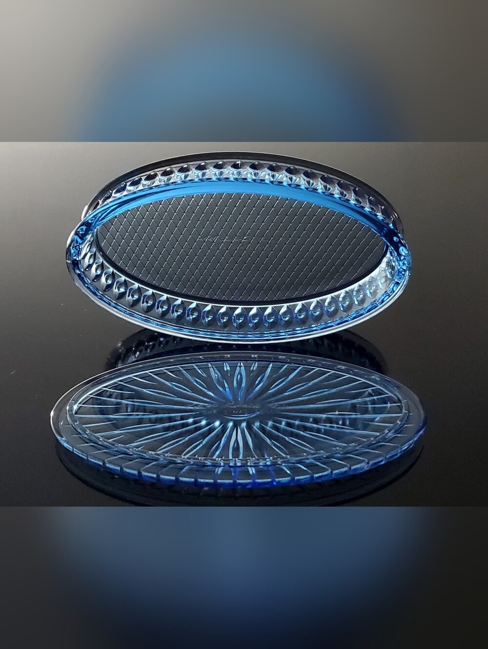7 1/4" x 4" Oval Exquisitely Detailed Blue Glass Trinket Box With Lid 2011 - Picture 6 of 15